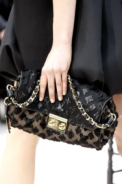 Look 77